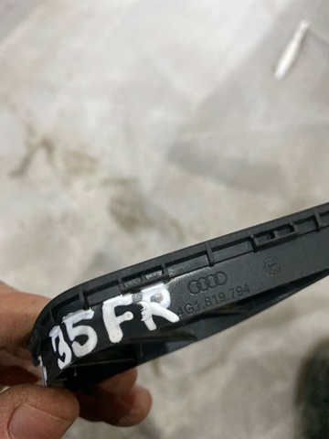 Решітка повітроводу права 4G18197946PS VAG