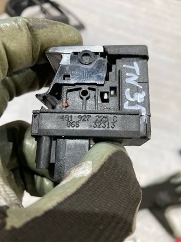 Клавіша електромеханічного гальма стоянки 4G1927225C VAG