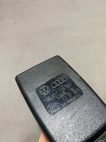 Важіль фіксатор ременя безпеки задній правий 4G88577399B9 VAG