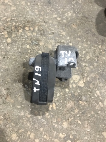 Кронштейн задньої подушки глушника 4M0253144E VAG