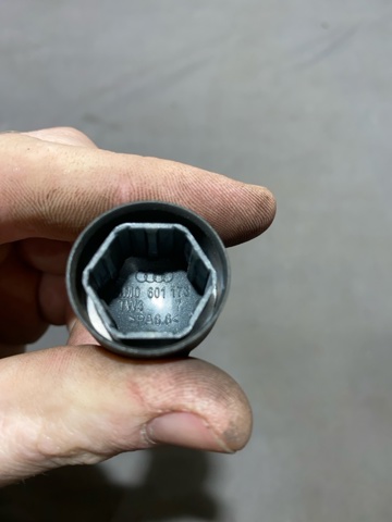 Болти до колеса 4M0601173 VAG