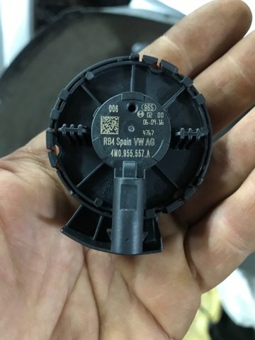 Датчик Ейрбег передній 4M0955557A VAG