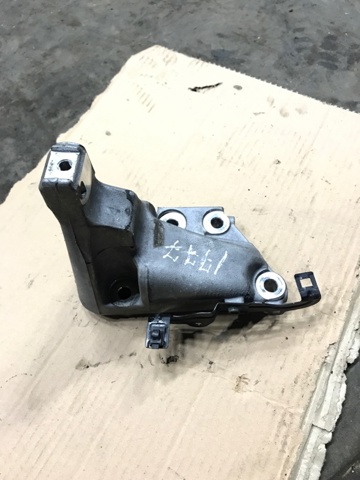 Кронштейн подушки (опори) двигуна, задньої 50610TA1A00 HONDA
