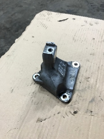 Кронштейн подушки (опори) двигуна, передньої 50630TA1A00 HONDA