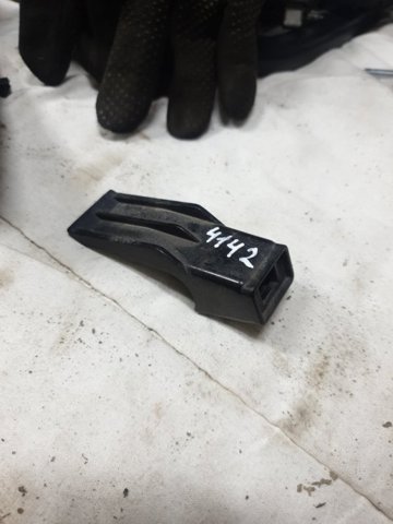 Кронштейн бампера переднього 51117296329 BMW