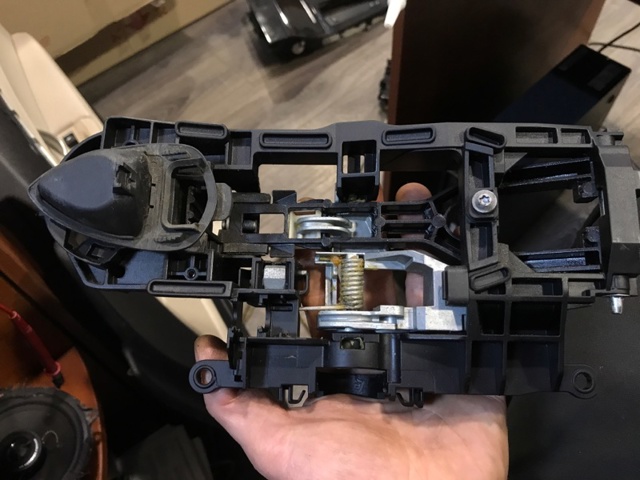 Тримач зовнішньої ручки дверей, задніх правих 51217175650 BMW