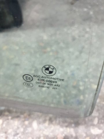 Скло задніх дверей, правих 51357182118 BMW