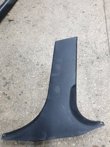 Обшивка стійки кузова внутрішня, середня нижня права 51437288220 BMW