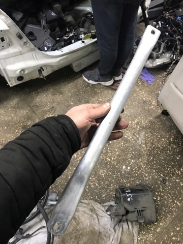 Розпірка передніх стійок підвіски, ліва 51717180315 BMW