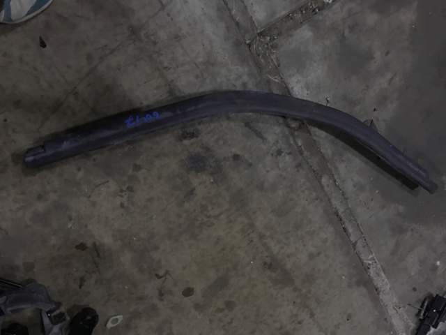 Ущільнювач під капот 51767239146 BMW
