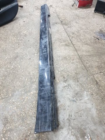 Накладка зовнішня (молдинг) порога, правий 51777312752 BMW