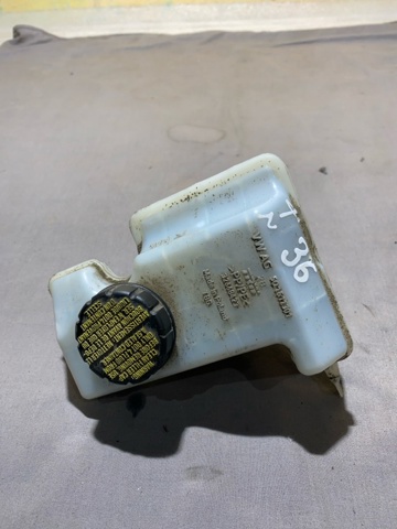 Бачок головного гальмівного циліндру Audi Q3