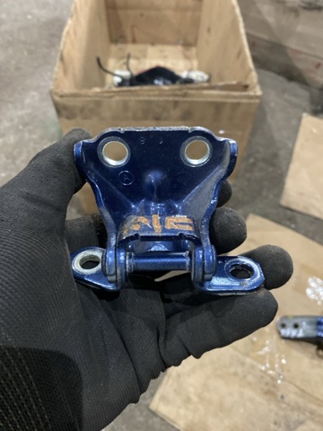 Петля задніх правих дверей 60479AL00B SUBARU