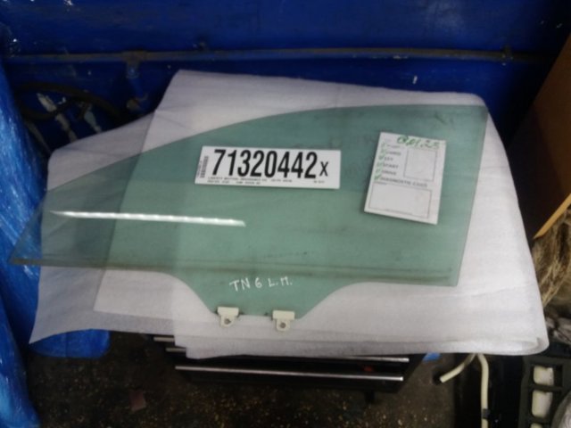 Скло водійських дверей 61011AJ01A SUBARU