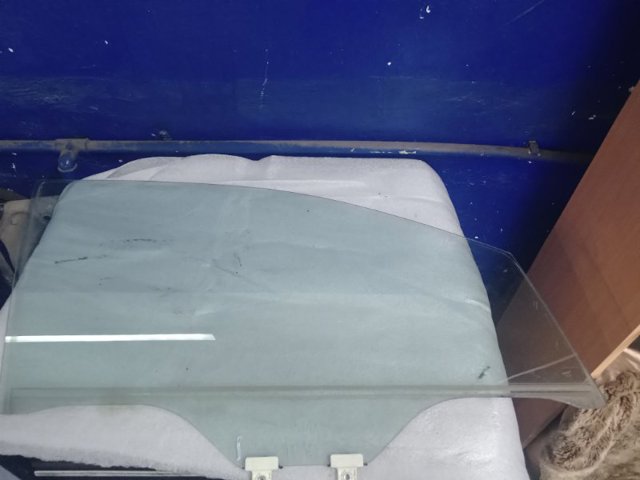 Скло передньої правої двері 61011AL00B SUBARU