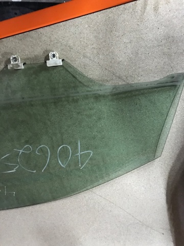 Скло водійських дверей 61011AL01B SUBARU