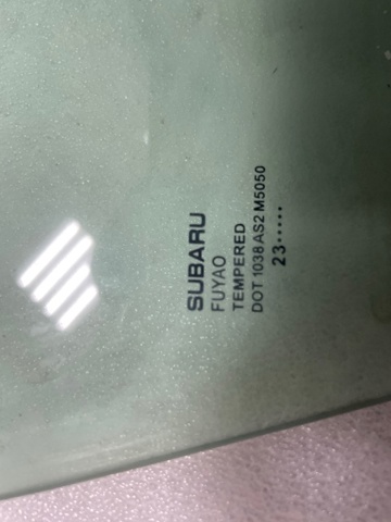Скло пасажирських дверей 61011AN02A SUBARU