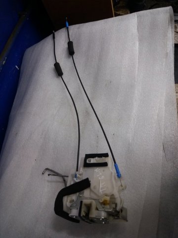 Замок водійських дверей 61032AJ01A SUBARU