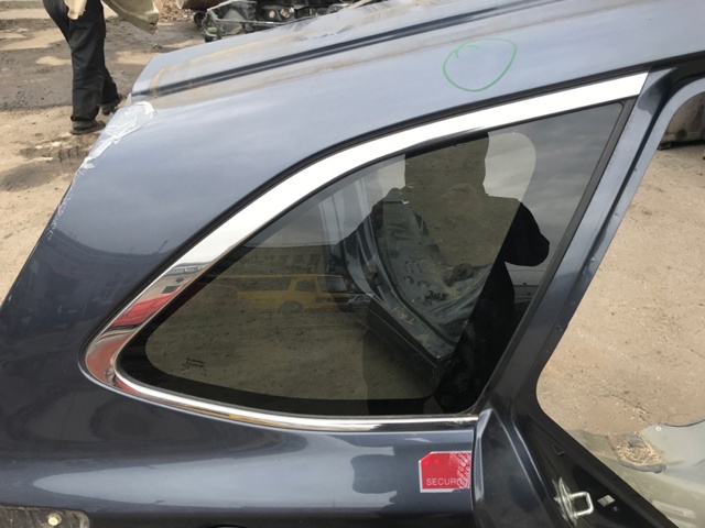 Скло багажного відсіку, праве 65209AL10A SUBARU