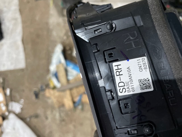 Решітка повітропровода права 66110AN10A SUBARU