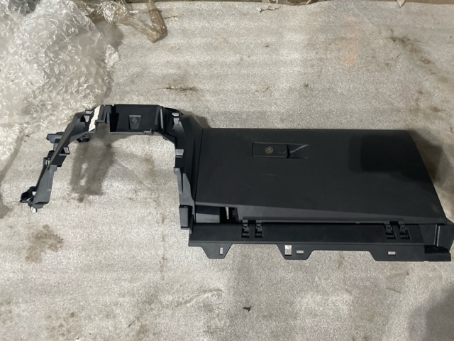 Ящик для рукавичок 66121AN00A SUBARU