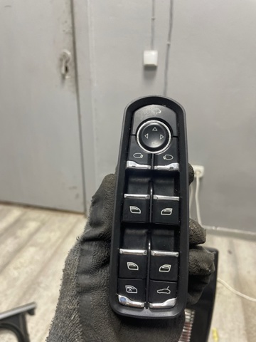 Кнопки переднього лівого склопід'ємника 7PP959858RDML PORSCHE