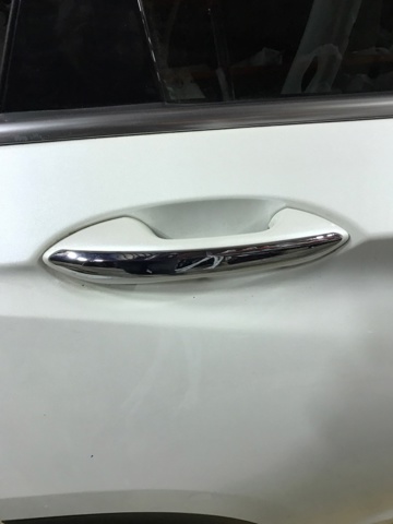 Ручка задньої двері зовнішня права 826405NA0A NISSAN