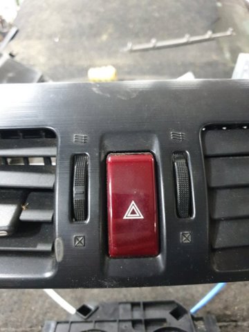 Кнопка включення аварійної сигналізації 83037FJ000 SUBARU