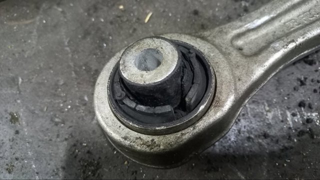 Лівий важіль передній нижній підвіски 8K0407151F PORSCHE
