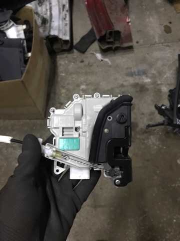 Замок задньої дверї, правої 8K0839016D PORSCHE