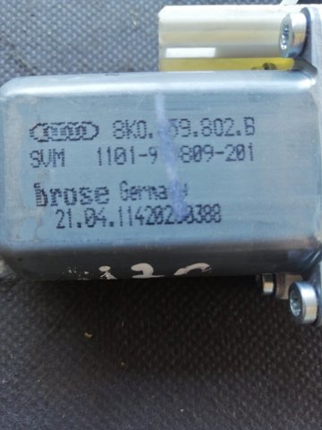 Двигун склопідіймача двері передньої, правої 8K0959802B VAG