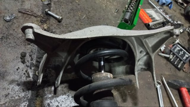 Опора амортизатора переднього лівого 8R0412391A PORSCHE
