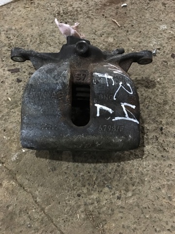 Супорт тормзной 8V0615123D VAG