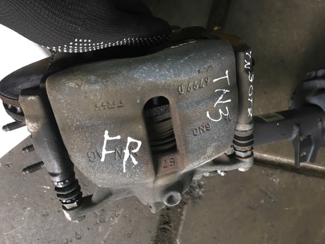 Супорт гальмівний, передній, правий 8V0615124A VAG