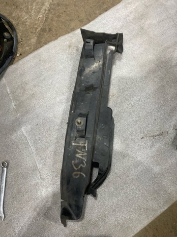 Заглушка жабо збоку 8V0821170E VAG