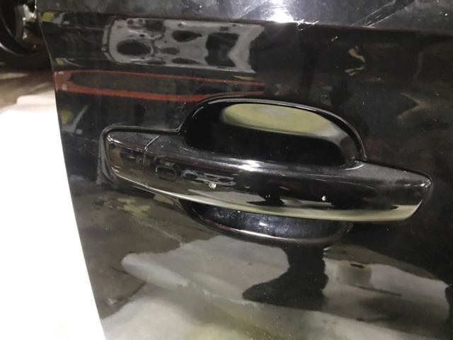 Ручка правих дверей зовнішня 8V0837206AGRU VAG