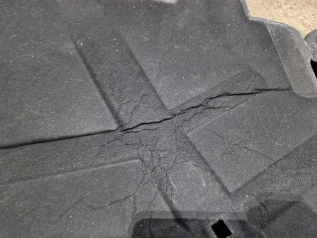 Накладка шумоізоляційна капота 8V0863825 VAG