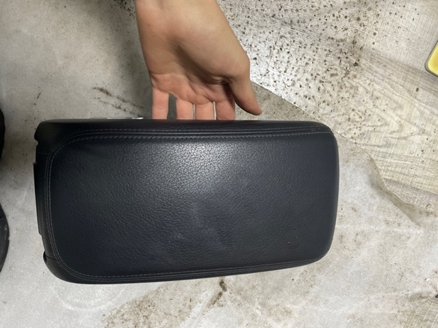 Підлокітник переднього сидіння 8V0864207H38M VAG