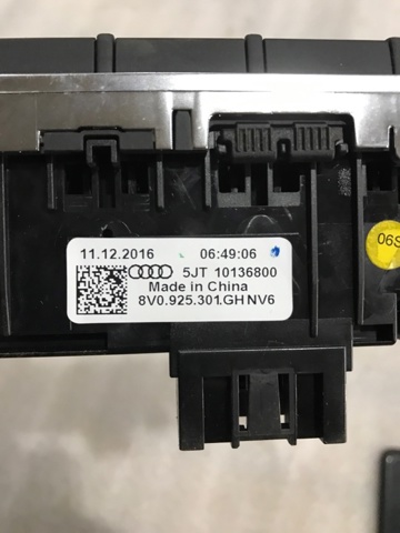 Блок кнопок центральної консолі 8V0925301GHNV6 VAG