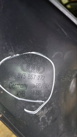Обшивка стійки кузова внутрішня, передня права 8V38672724PK VAG