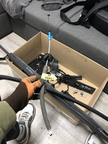 Трос/тяга відкривання замка дверей передніх 8V4837085E VAG