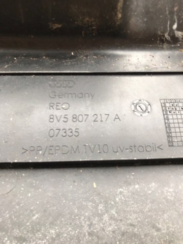Переднє ікло бампера 8V5807217A VAG