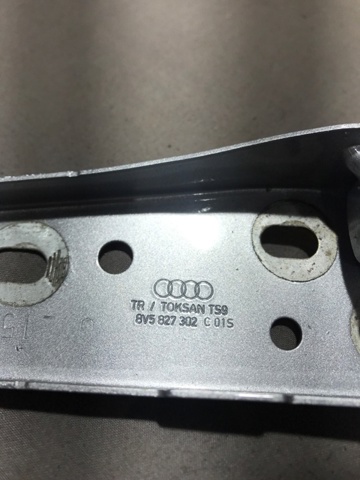 Кріплення кришки багажника 8V5827302C VAG