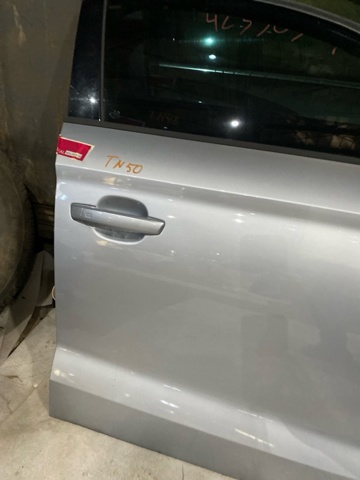 Дверка передня права 8V5831052D VAG