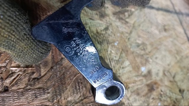 Завіса дверей задніх лівих 8V5833403B VAG