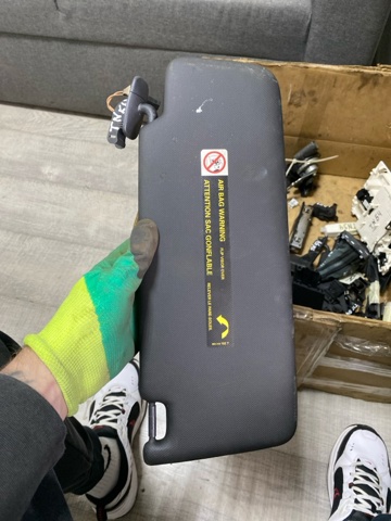 Козирок протисонячний 8V5857551D7C0 VAG