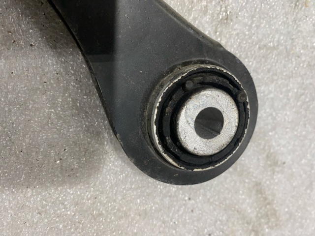 Розтяжка задньої підвіски 8W0501530D VAG