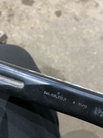 Важіль підвіски задній правий 8W0505398F VAG