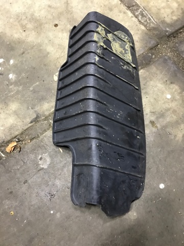 Захист заднього нижнього важеля 8W0505415D VAG