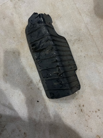 Захист заднього нижнього важеля 8W0505415E VAG
